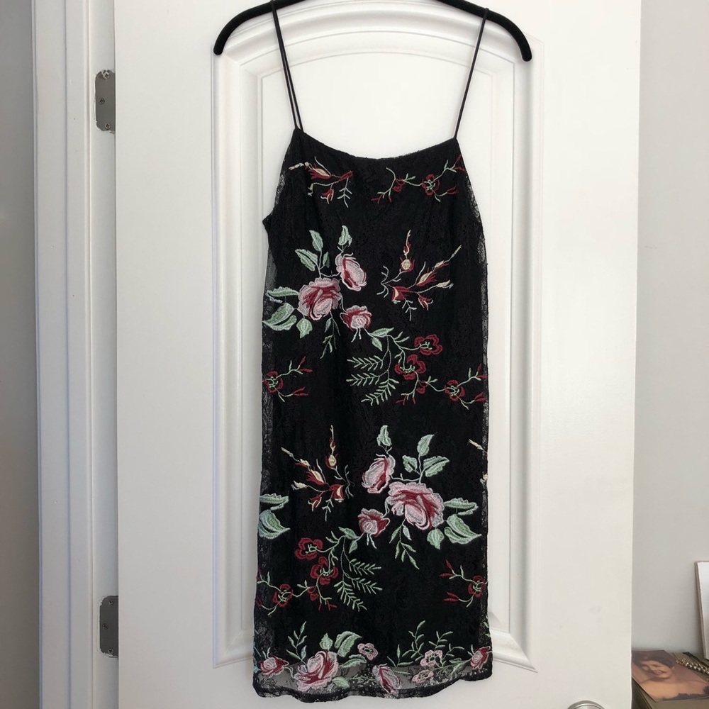 Black lace w/ floral embroidery ASTR dress